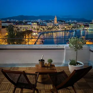 Alojamento de Acomodação e Pequeno-almoço Belvedere Luxury - Breathtaking View, Split